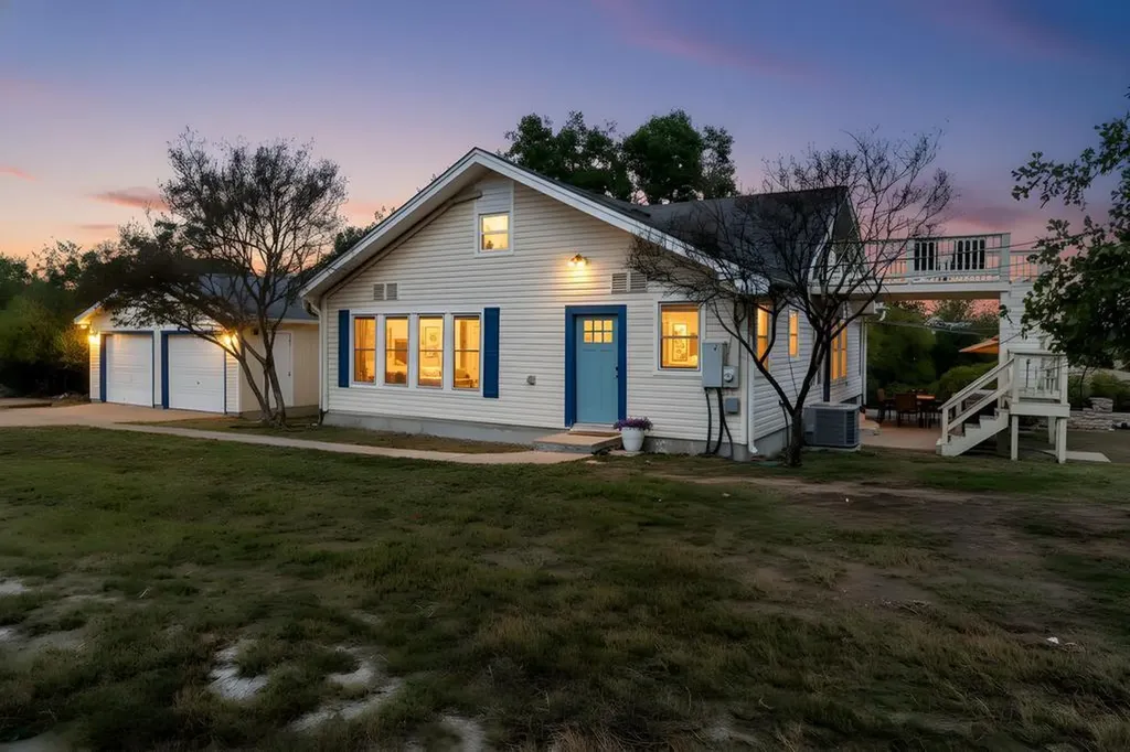 1025 Lake Shore Drive Spicewood TX 78669