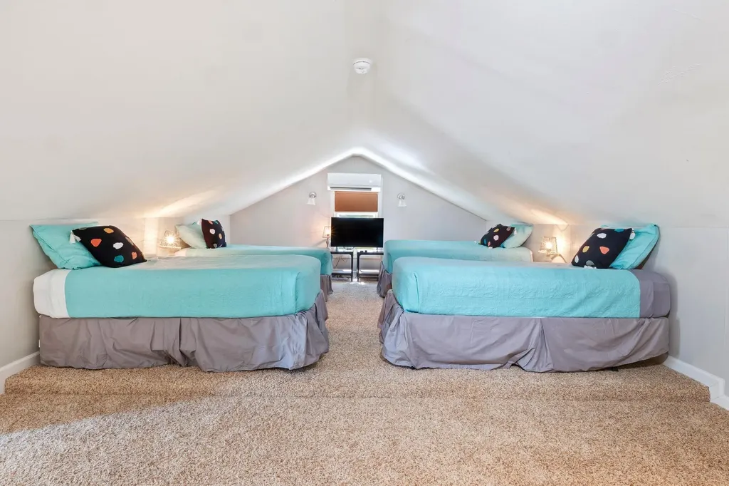 1025 Lake Shore Drive Spicewood TX 78669