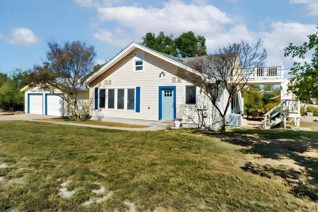 1025 Lake Shore Drive Spicewood TX 78669
