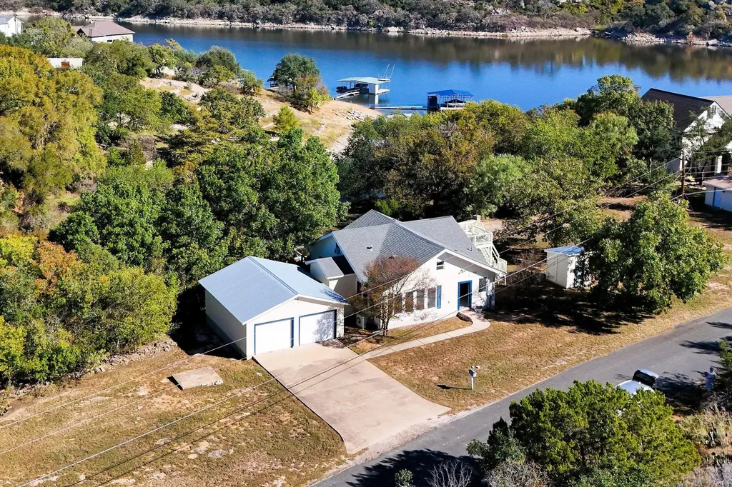 1025 Lake Shore Drive Spicewood TX 78669