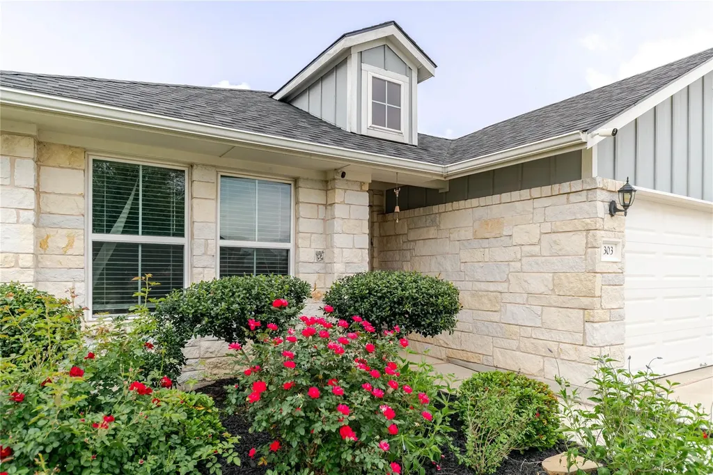 303 Schuyerville Drive Elgin TX 78621