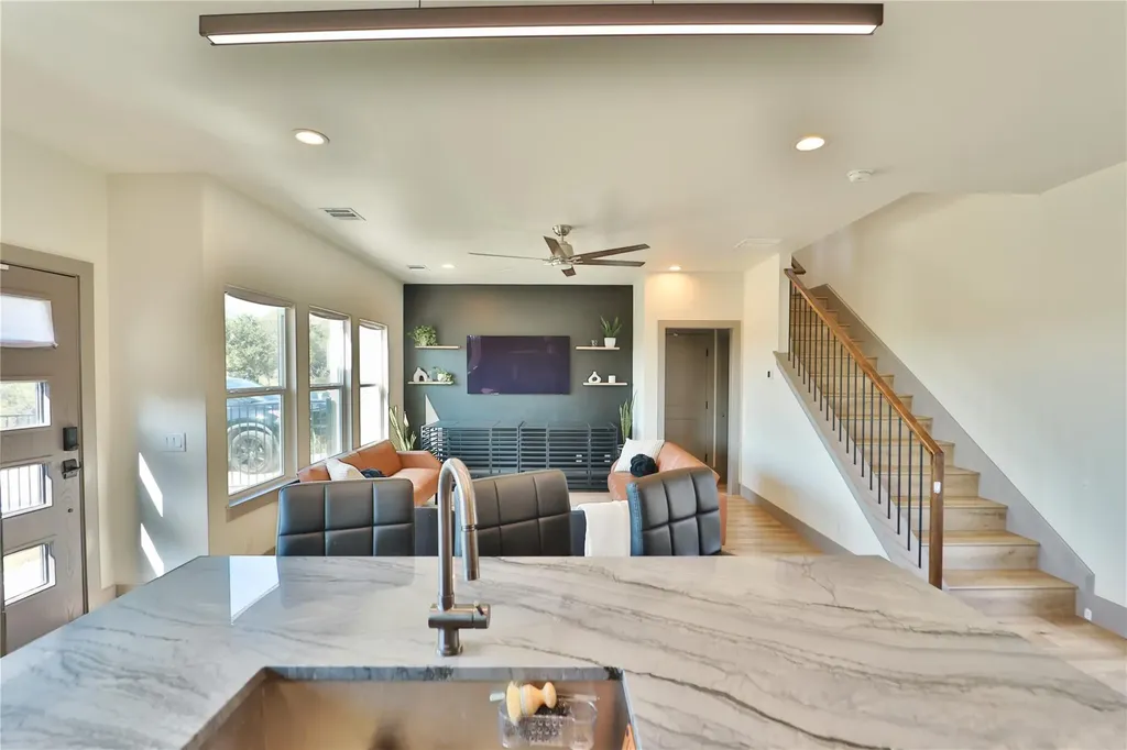 10613 Knob Hill Dripping Springs TX 78620