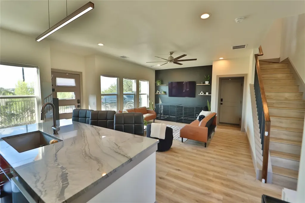 10613 Knob Hill Dripping Springs TX 78620