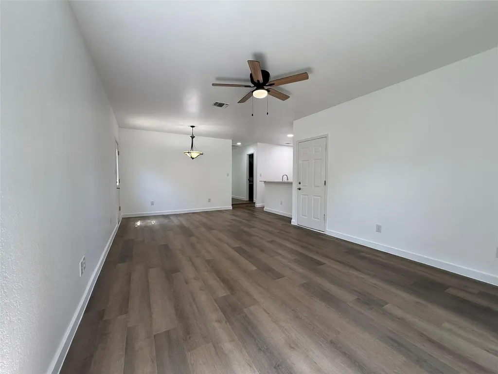 1621 Parkfield Circle Round Rock TX 78664