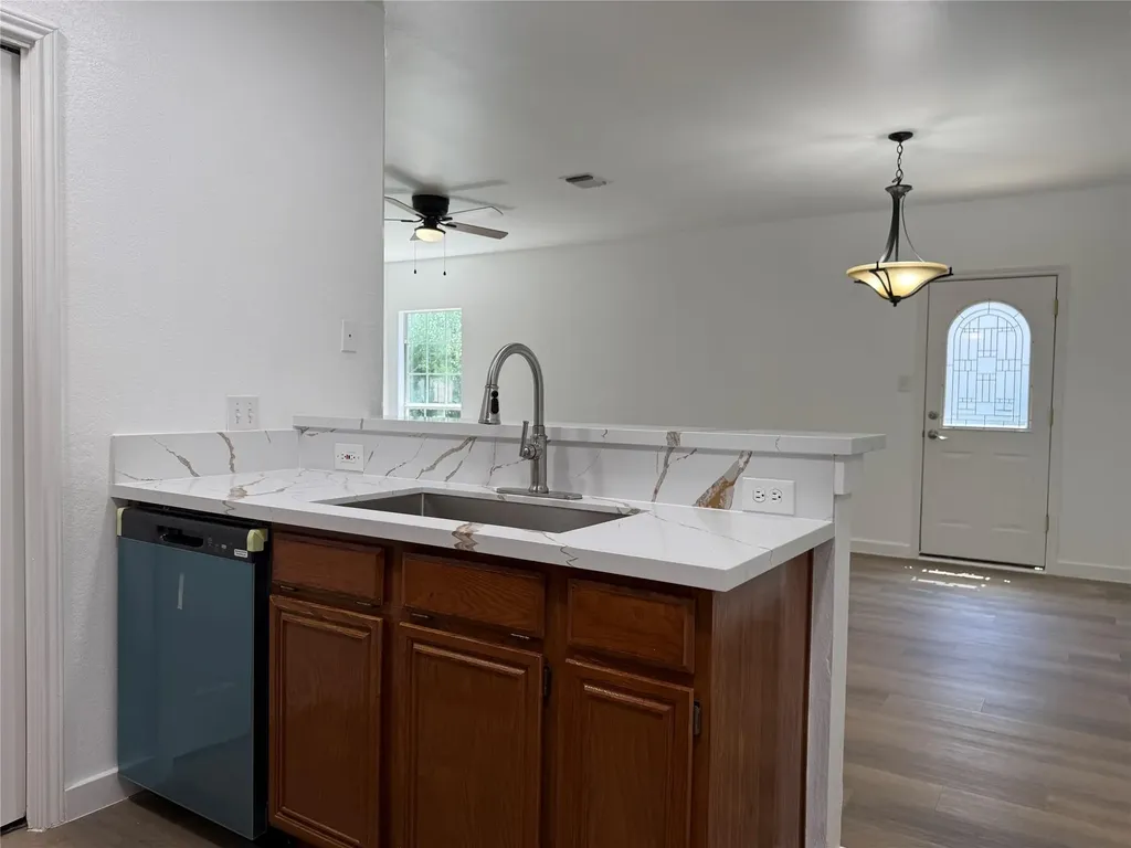1621 Parkfield Circle Round Rock TX 78664
