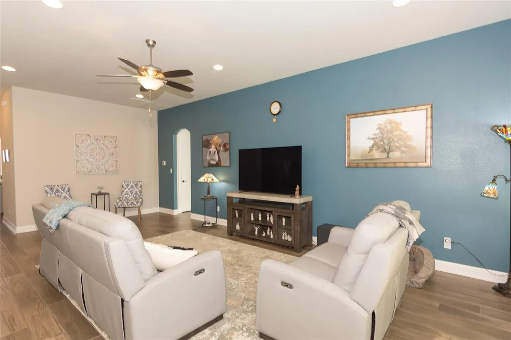 4733 Collins Street Round Rock TX 78681