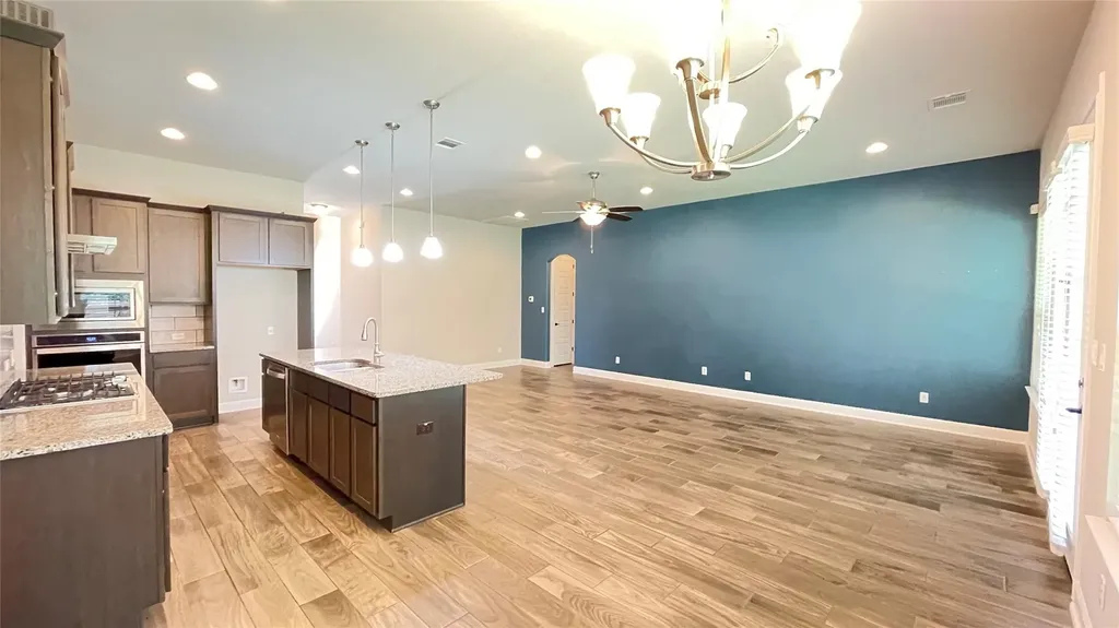 4733 Collins Street Round Rock TX 78681