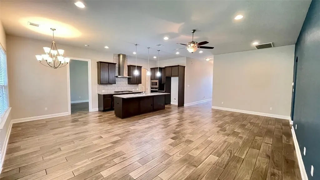 4733 Collins Street Round Rock TX 78681