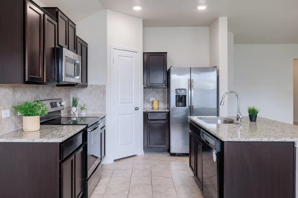 824 Tabernash Drive Leander TX 78641