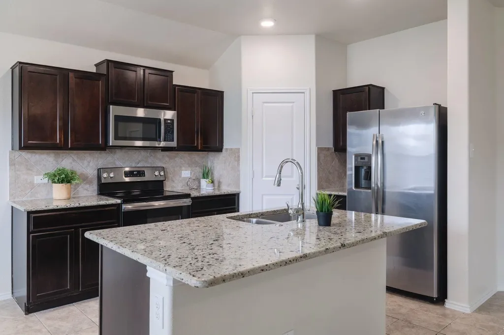 824 Tabernash Drive Leander TX 78641