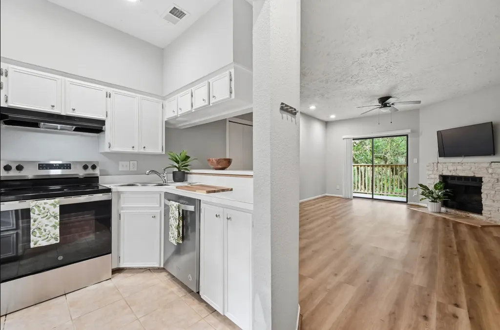 1013 Chestnut Street San Marcos TX 78666
