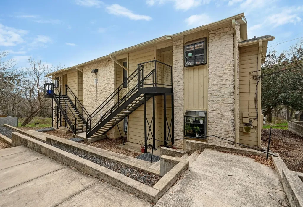 1013 Chestnut Street San Marcos TX 78666