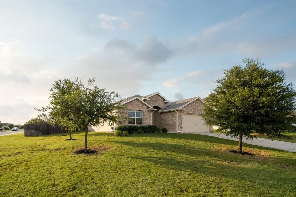 117 Blooming Trail Kyle TX 78640