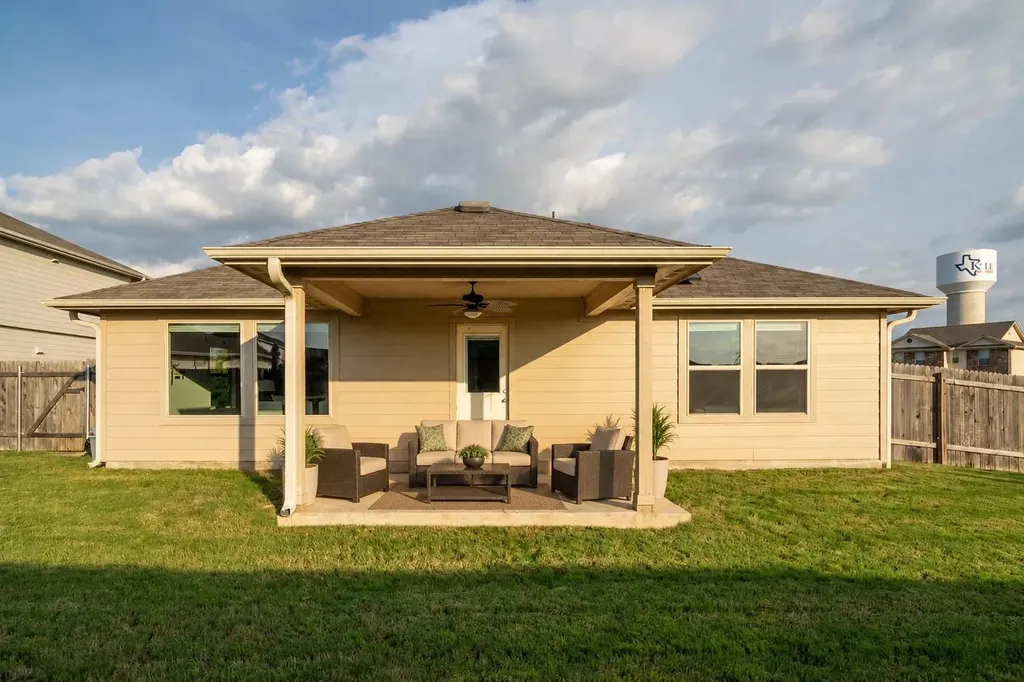 117 Blooming Trail Kyle TX 78640