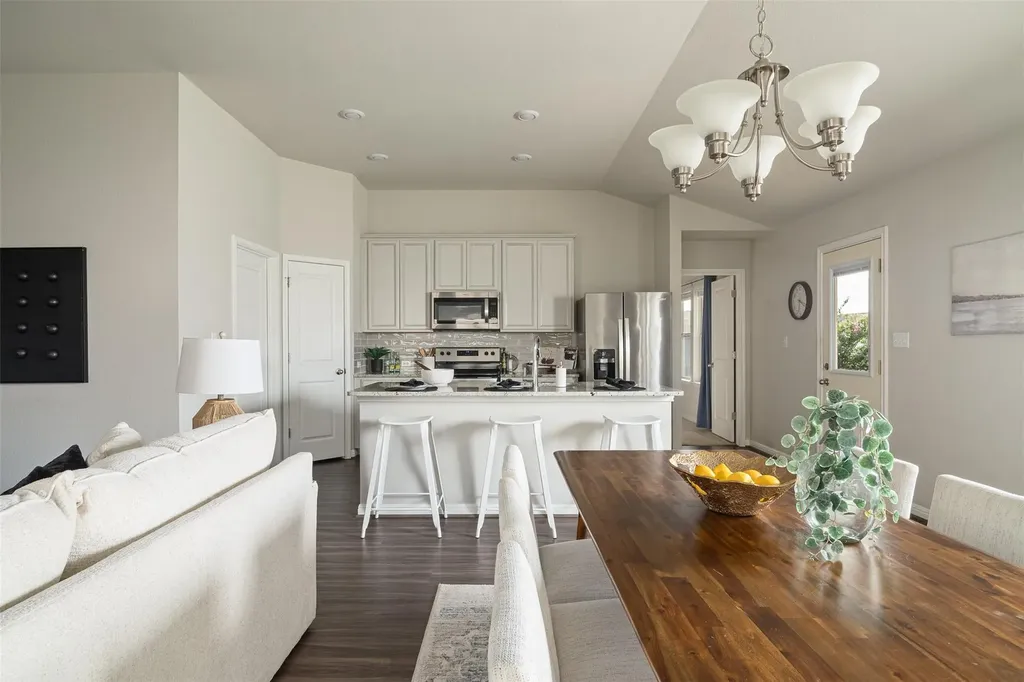 117 Blooming Trail Kyle TX 78640