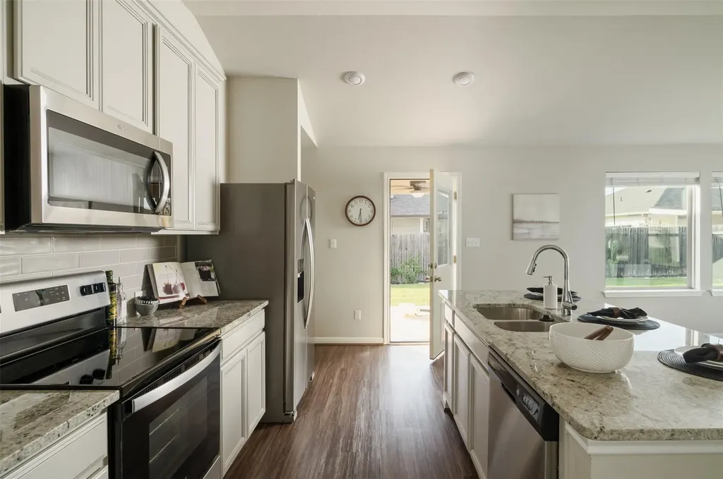 117 Blooming Trail Kyle TX 78640
