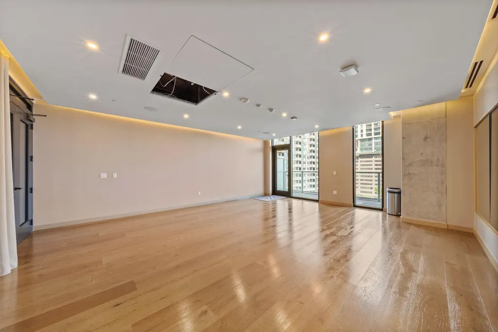 48 East Avenue Austin TX 78701