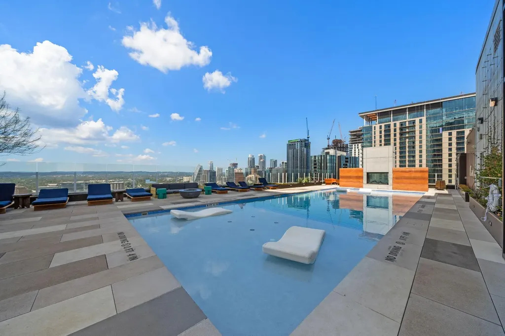 48 East Avenue Austin TX 78701