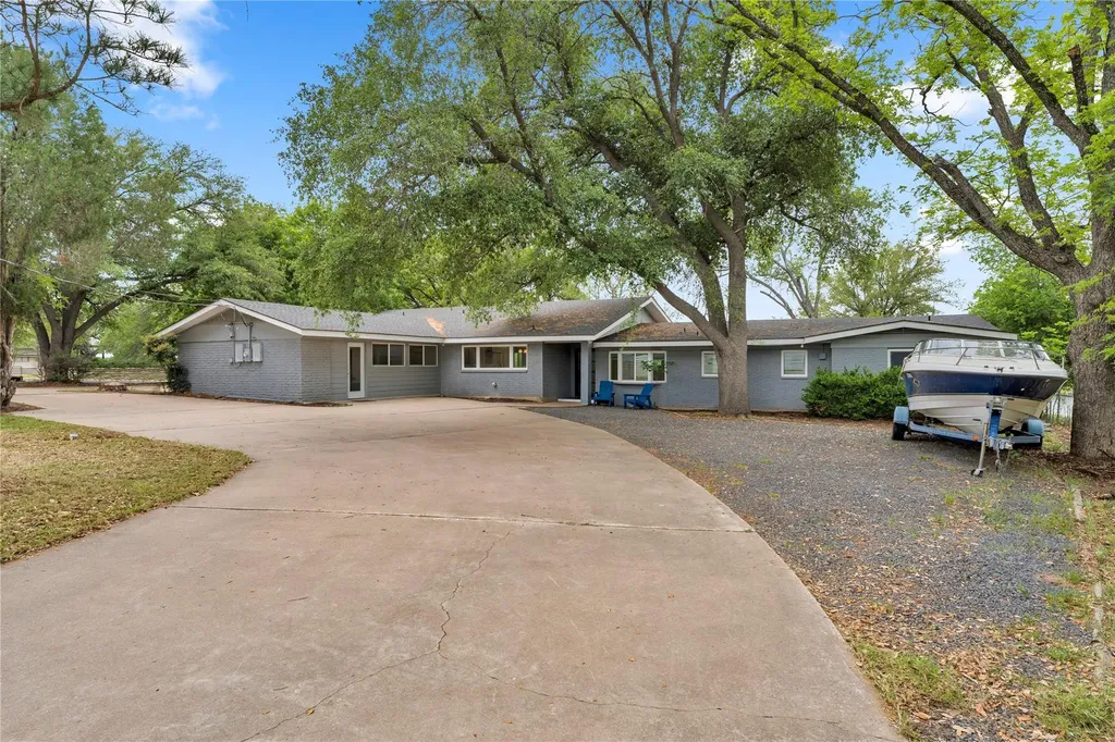 4310 River Oaks Drive Kingsland TX 78639