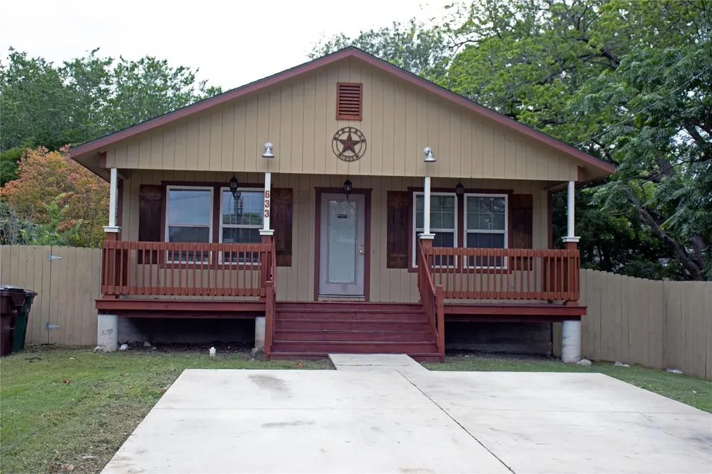 633 S Commerce Street Lockhart TX 78644