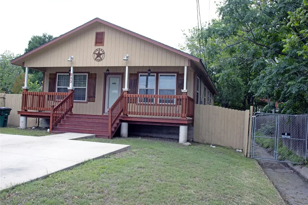 633 S Commerce Street Lockhart TX 78644