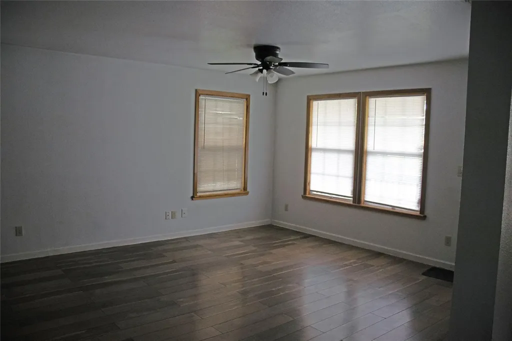 633 S Commerce Street Lockhart TX 78644