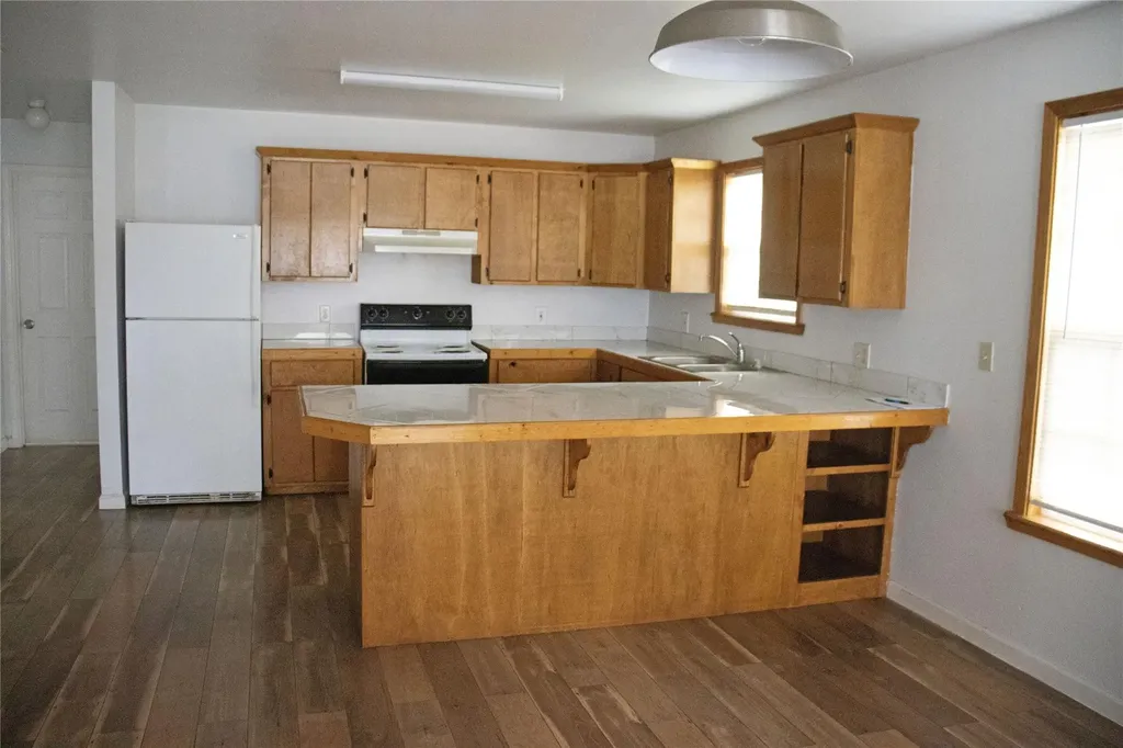 633 S Commerce Street Lockhart TX 78644
