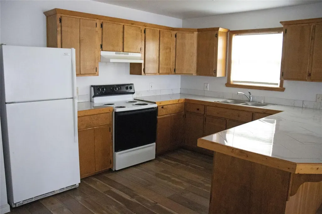 633 S Commerce Street Lockhart TX 78644