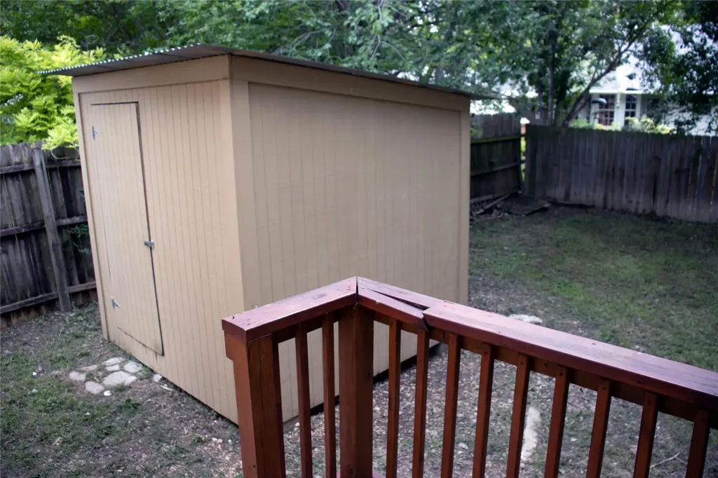 633 S Commerce Street Lockhart TX 78644
