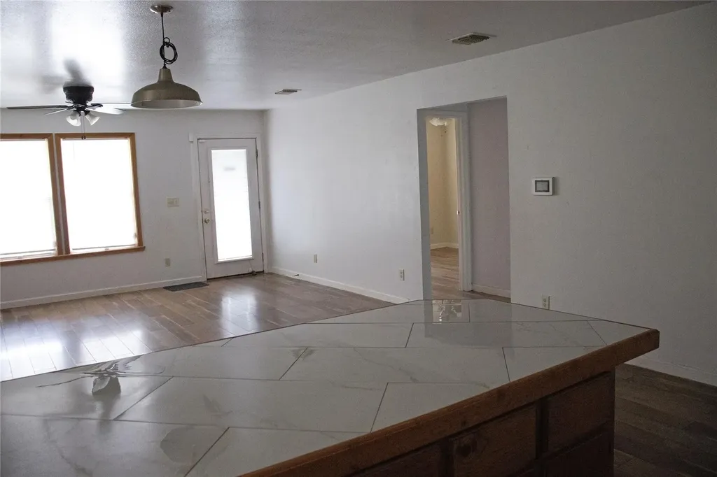 633 S Commerce Street Lockhart TX 78644