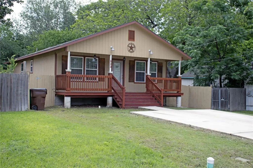 633 S Commerce Street Lockhart TX 78644