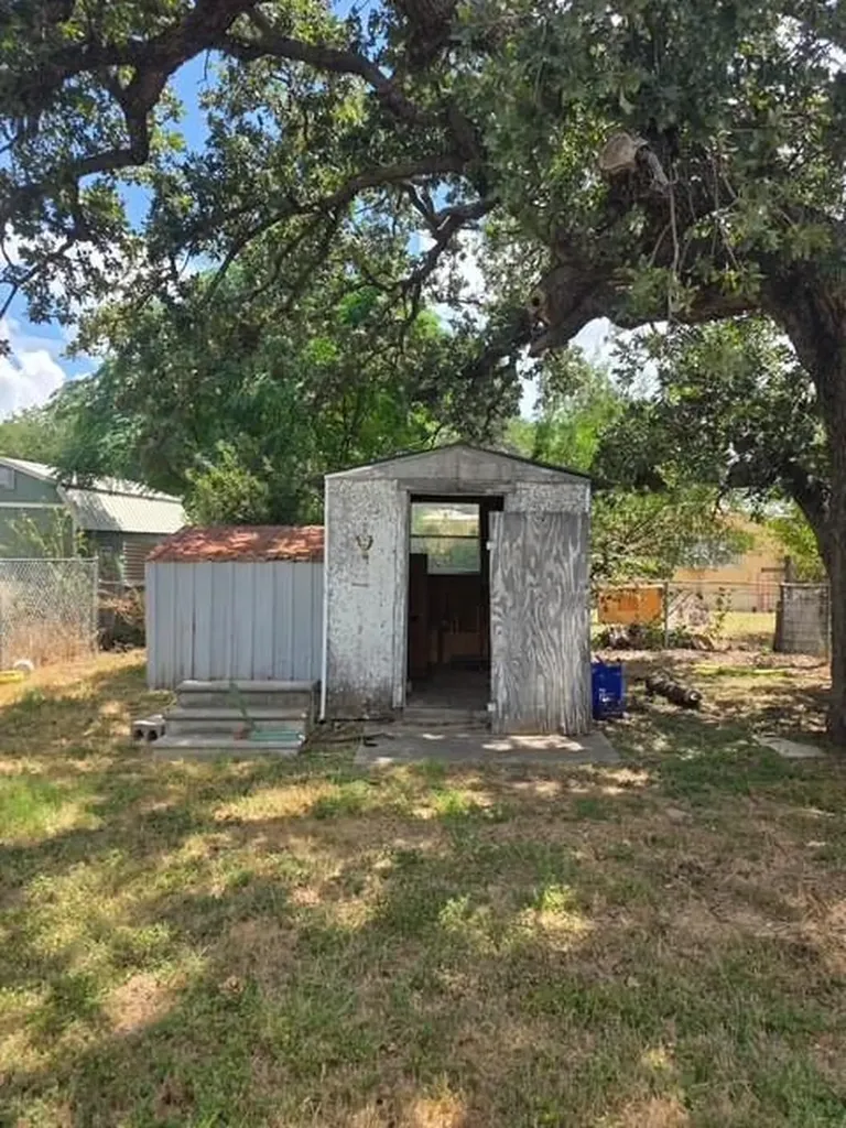 201 Aster Street Kingsland TX 78639