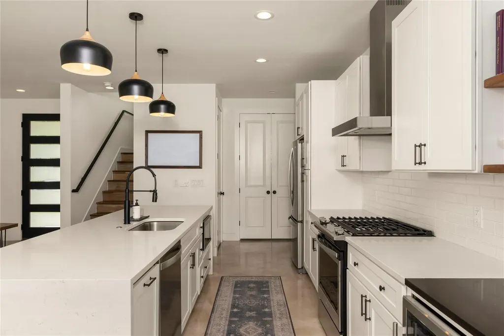 1129 Henninger Street Austin TX 78702