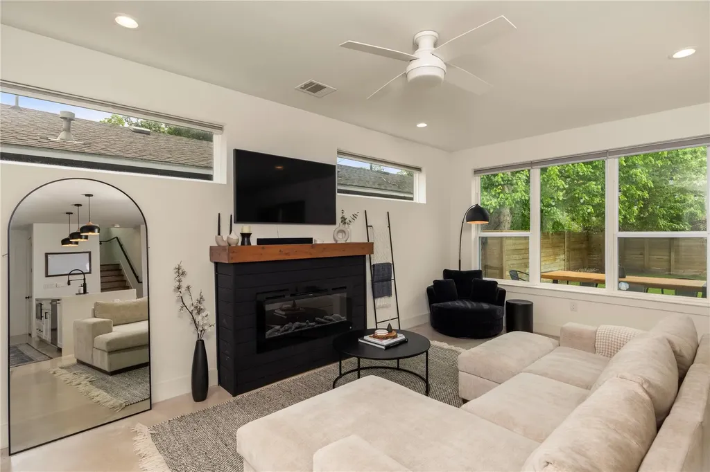 1129 Henninger Street Austin TX 78702