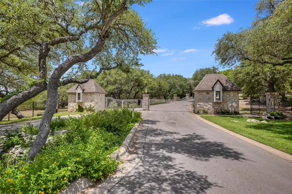 8611 Young Lane Austin TX 78737