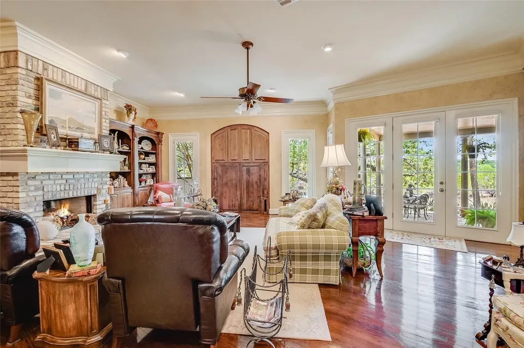 8611 Young Lane Austin TX 78737