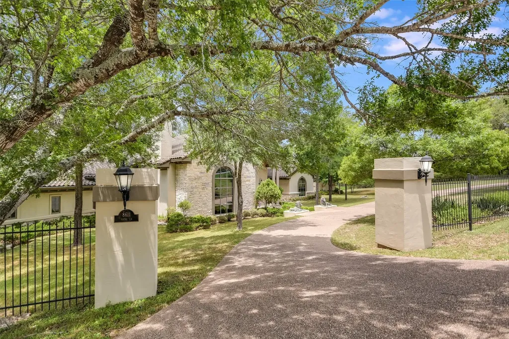 8611 Young Lane Austin TX 78737