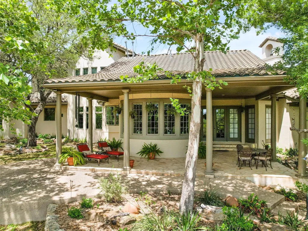 8611 Young Lane Austin TX 78737