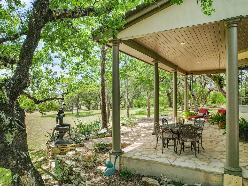 8611 Young Lane Austin TX 78737