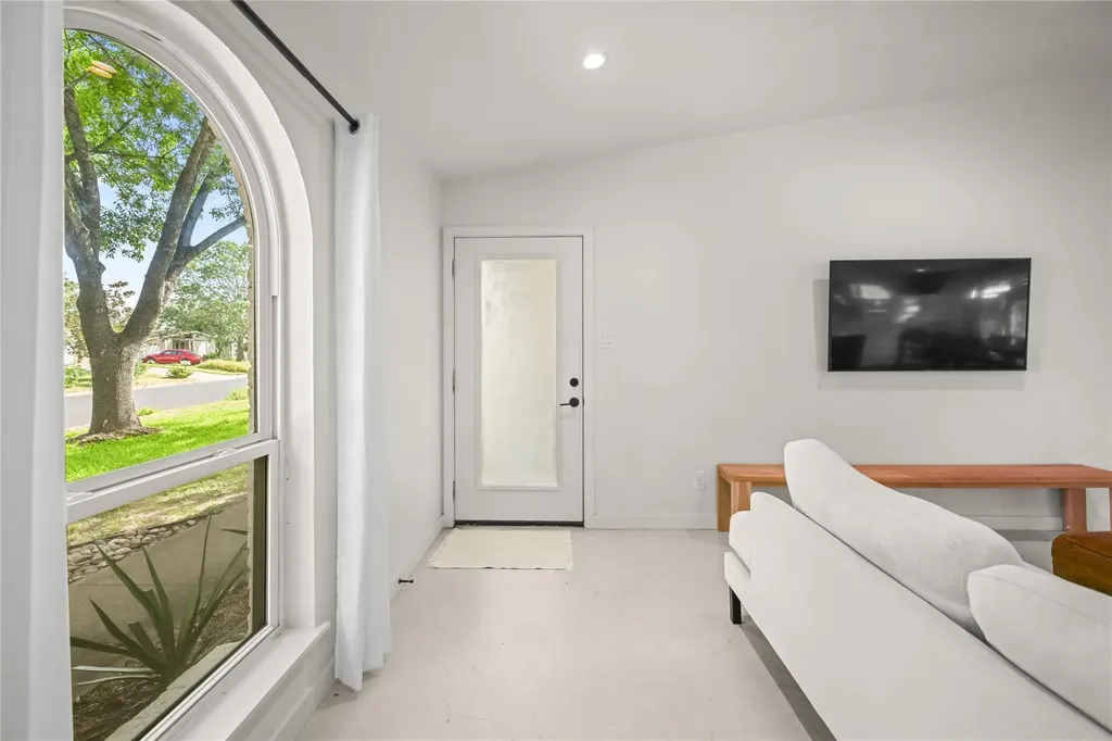 5115 Creekline Drive Austin TX 78745