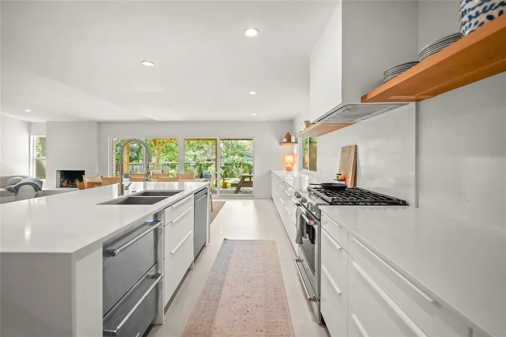5115 Creekline Drive Austin TX 78745