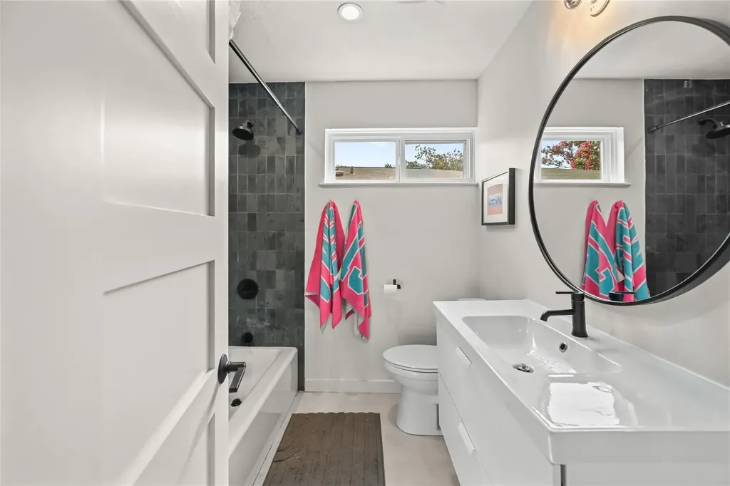 5115 Creekline Drive Austin TX 78745