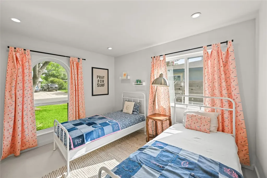 5115 Creekline Drive Austin TX 78745