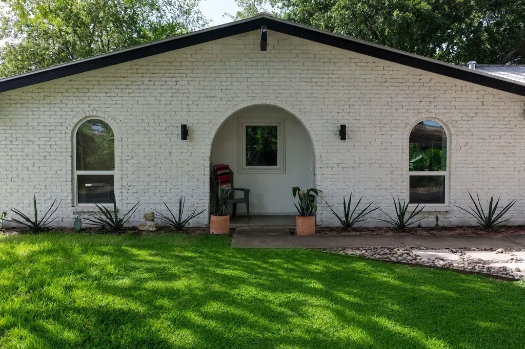 5115 Creekline Drive Austin TX 78745