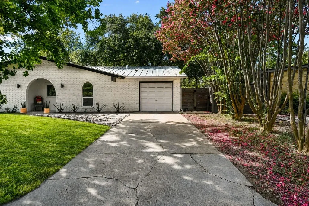 5115 Creekline Drive Austin TX 78745