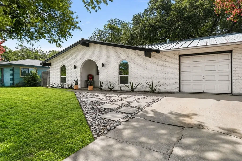 5115 Creekline Drive Austin TX 78745