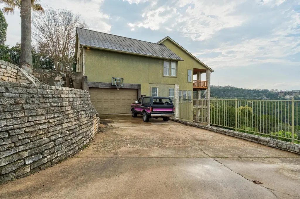 104 S Weston Lane Austin TX 78733