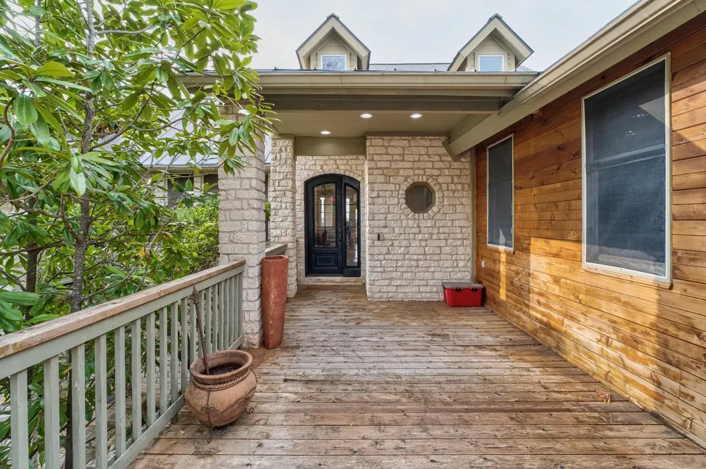 104 S Weston Lane Austin TX 78733