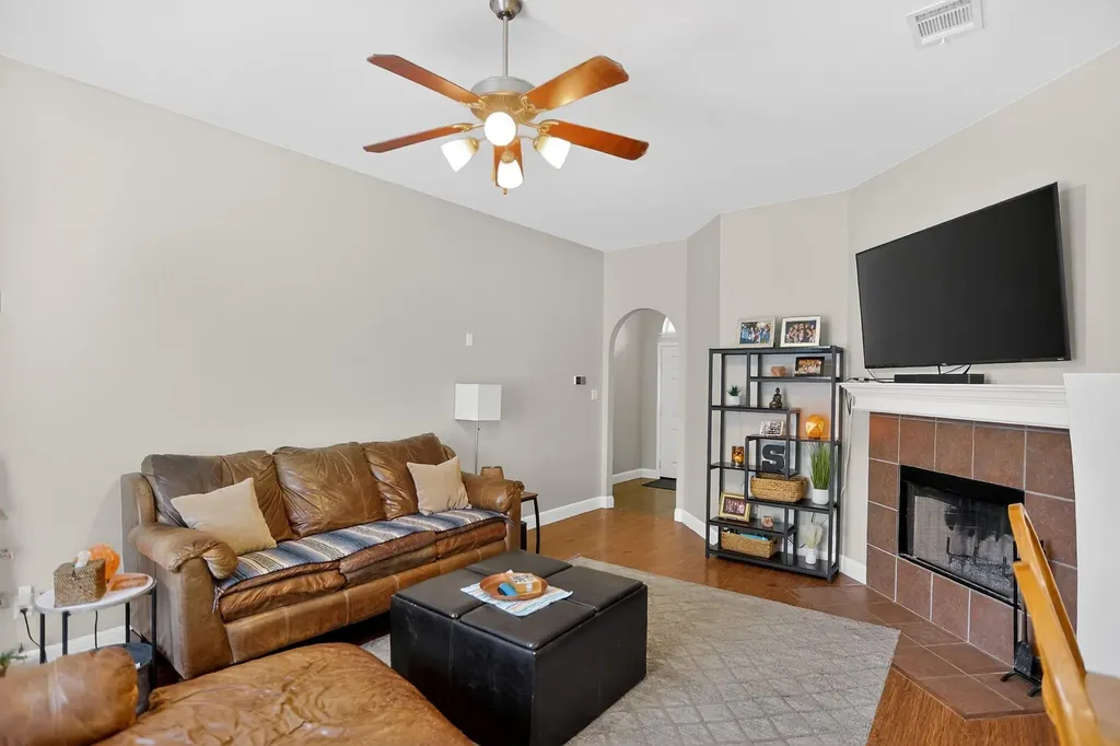 238 Johnnys Way Kyle TX 78640