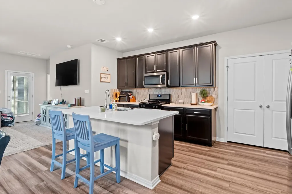 520 Longmount Cove Liberty Hill TX 78642